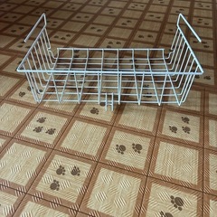 棚に付いていたカゴの画像