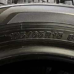 YOKOHAMA ice GUARD iG60 175/65R15 15インチ スタッドレス 4本 22年製 バリ溝 カローラフィールダー スペイド MINI ヴィッツ等　(KTG380)の画像