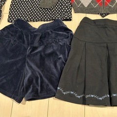 130センチ女の子服　まとめドレス、寝巻き、ハンテンなどの画像