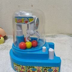 ドラえもんクレーンゲーム＆クレヨンしんちゃん2、マイメロディミニガチャの画像