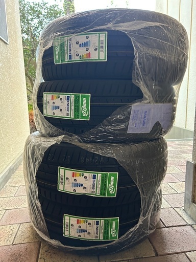 新品　タイヤ　215/50R18  92V