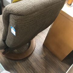 【ジャングルジャングル広陵店】ニトリ　パーソナルチェア　ブラウン　オットマン付きの画像