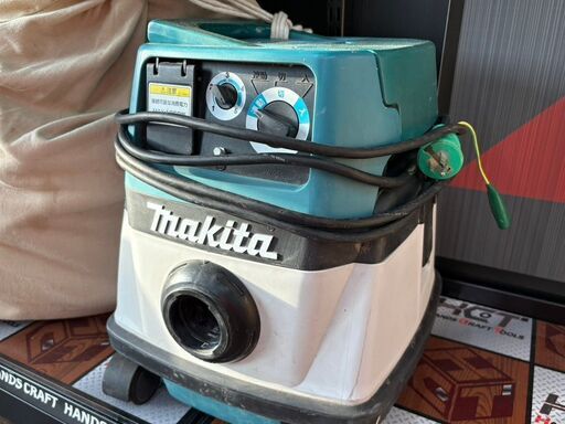 【中古】マキタ Makita 484 集じん機 粉じん専用 乾式専用 業務用 無段変速 8L ホース2本・掃除用ノズル付【ハンズクラフト佐賀】