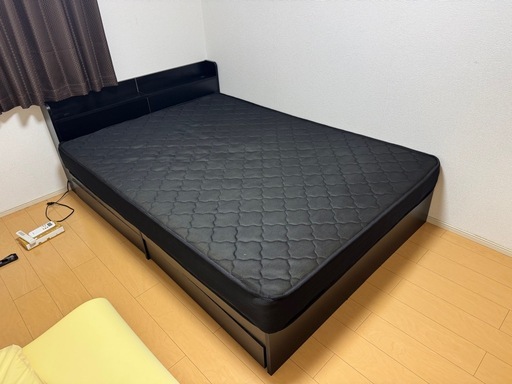 引き出し収納付きダブルベッド(2口コンセント有り)  　極厚マットレス付き