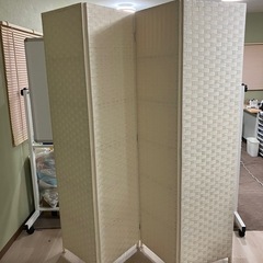 パーテーション　目隠しの画像