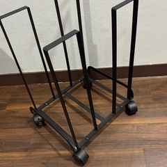 新聞紙収納ラックの画像