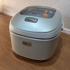 TOSHIBA 炊飯器　RC-10VRDの画像
