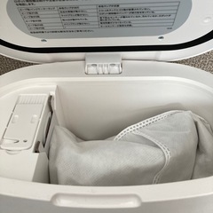 ecozy（エコジー）自動ゴミ収集ロボット掃除機 RV-SG250B の画像