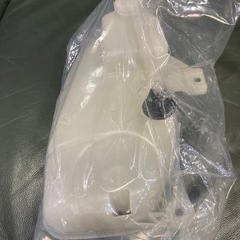 【新品】ベンツ純正　ラジエーターサブタンク　V220dの画像