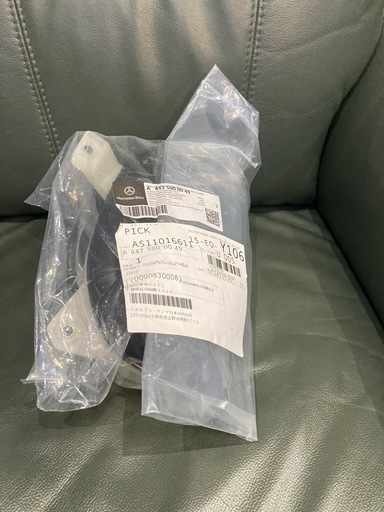 【新品】ベンツ純正　ラジエーターサブタンク　V220d