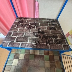 パソコンデスクの画像