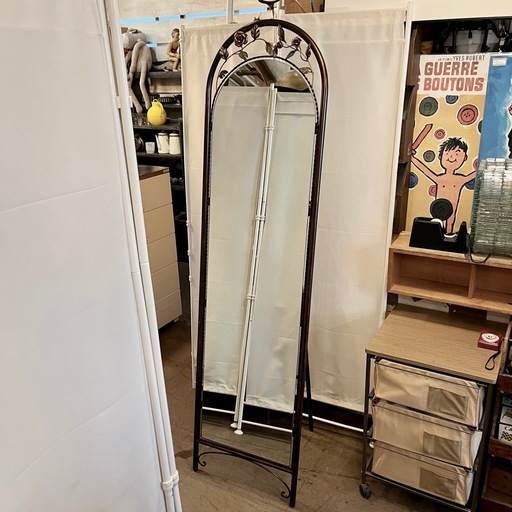 【配送可!】 アンティーク調 スタンドミラー アイアン ローズモチーフ 姿見 全身鏡 鏡 姿見 ミラー ブラウン クラシック シャビー シック ウォールミラー 自立 アンティーク 花 ローズ