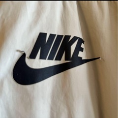 NIKEダウンの画像