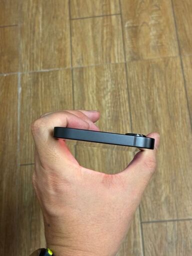 (充電回数9回だけ‼)バッテリー容量100%IPHONE 16e 128GB 