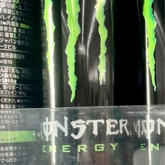 モンスターエナジー355ml １本 ＆ プリッツ バター味 22.5g １つ ＆  チョコ菓子 3g １つ ＆ 清涼菓子 3g １つの画像