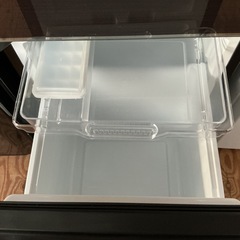 新生活始める方🌸取扱説明書付き❗️Hisense2021年製HR-G13B-BR全定格内容積134L黒冷凍冷蔵庫の画像