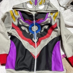 ウルトラマン　パーカー　120センチ　小さな毛玉ありますの画像