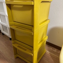 【お譲り先決定】
3段　カラー　収納ケースの画像