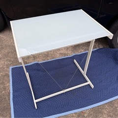 18日土曜日までの出品です❗️パソコンデスクの画像