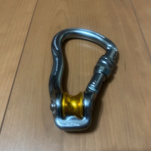 カラビナ　プーリー付き