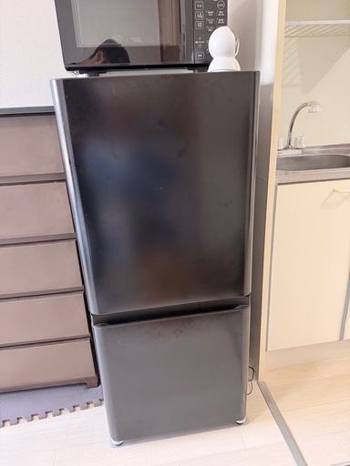 【こうにゅうしゃかくてい購入者確定】ほぼ新品!! ハイセンス 135リットル冷蔵庫 1万円 (*ˊᵕˋ*)