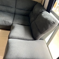 ニトリの5人掛けソファの画像