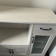 欧米風
食器棚の画像