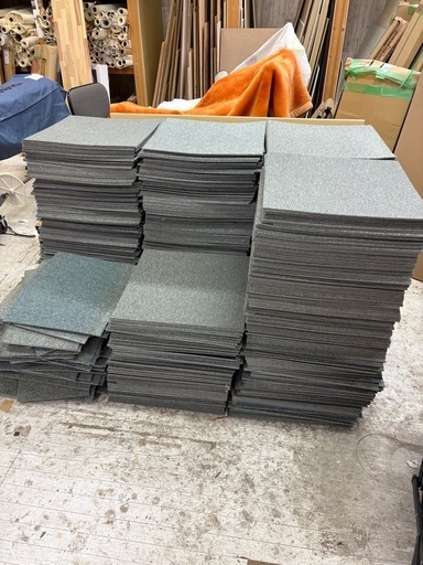 大量中古タイルカーペット