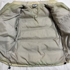 Reebok 刺繍ロゴ　ダウンジャケット　色あせ　しみ　黄ばみの画像
