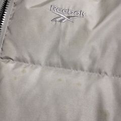 Reebok 刺繍ロゴ　ダウンジャケット　色あせ　しみ　黄ばみの画像