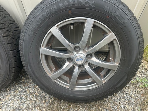 スタッドレスタイヤ（ウインターマックス02)