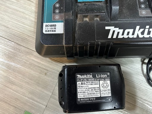 マキタ　バッテリー電池2個、急速充電器・仮払い機