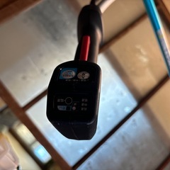 マキタ　バッテリー電池2個、急速充電器・仮払い機の画像