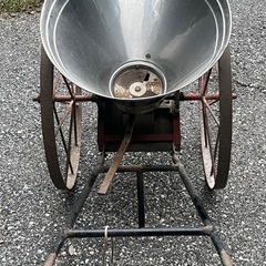 手押し式の肥料散布機の画像