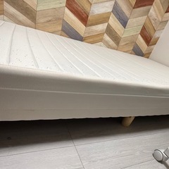 ベッドフレームの画像