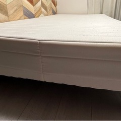 ベッドフレームの画像