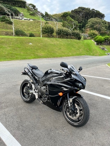 Yamaha YZF-R1 ブラック 低走行 2010年式 逆車 車検2年付き