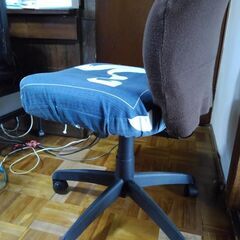 キャスター付き椅子の画像
