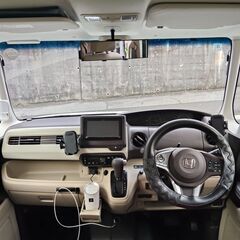 『Honda N-BOX G EXターボ ホンダセンシング』［禁煙+ペットなし］ワンオーナー　AT：CVT　2WD　☆子育て楽ちん+積載量大☆　即ご乗車可能です♪　今ならプラズマクラスターカップ車内用空気清浄機（中古）：PCDNT-Wホワイトプレゼント「バックモニター　ETC2.0　ACC機能　キーレスプッシュスタート　電動アシストキー　電動格納式ミラー　両側電動スライドドア　LEDライト　純正フォグランプ　Bluetoothオーディオ」車検あり、車中泊余裕です！の画像