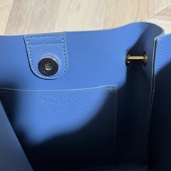 PLSTのハンドバッグの画像