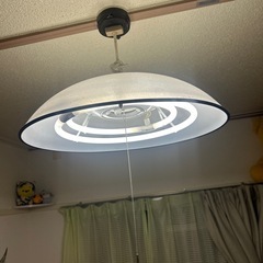 円錐形ペンダントライト。カラーはホワイトです。の画像