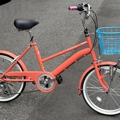 【美品・ほぼ新品】自転車 ママチャリ ミニベロ イノベーションファクトリー ミニ 20-O 20インチ  6段変速 サーモンピンクの画像