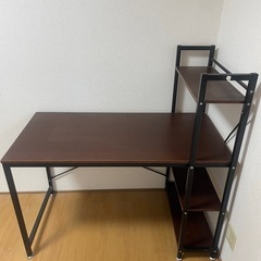 ラック付きデスクの画像
