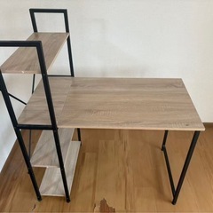 ラック付きデスクの画像