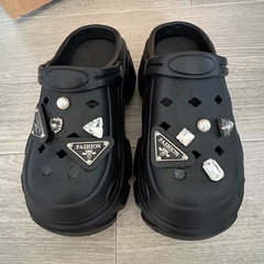 サンダル 厚底 チャーム付きブラックサンダル クロッグサンダル ブラック 3足セット の画像