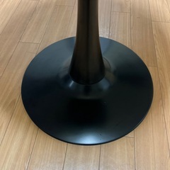 円形カフェテーブルの画像