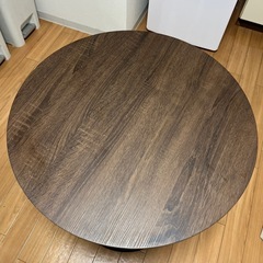 円形カフェテーブルの画像