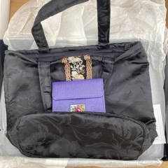 パリ・パリ 黒トートバッグとカードケースの画像