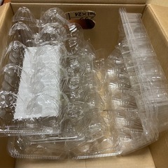 空き芯と卵パック容器のセットの画像
