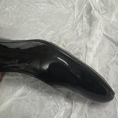 MouRINGUe エナメルパンプス 22cmの画像